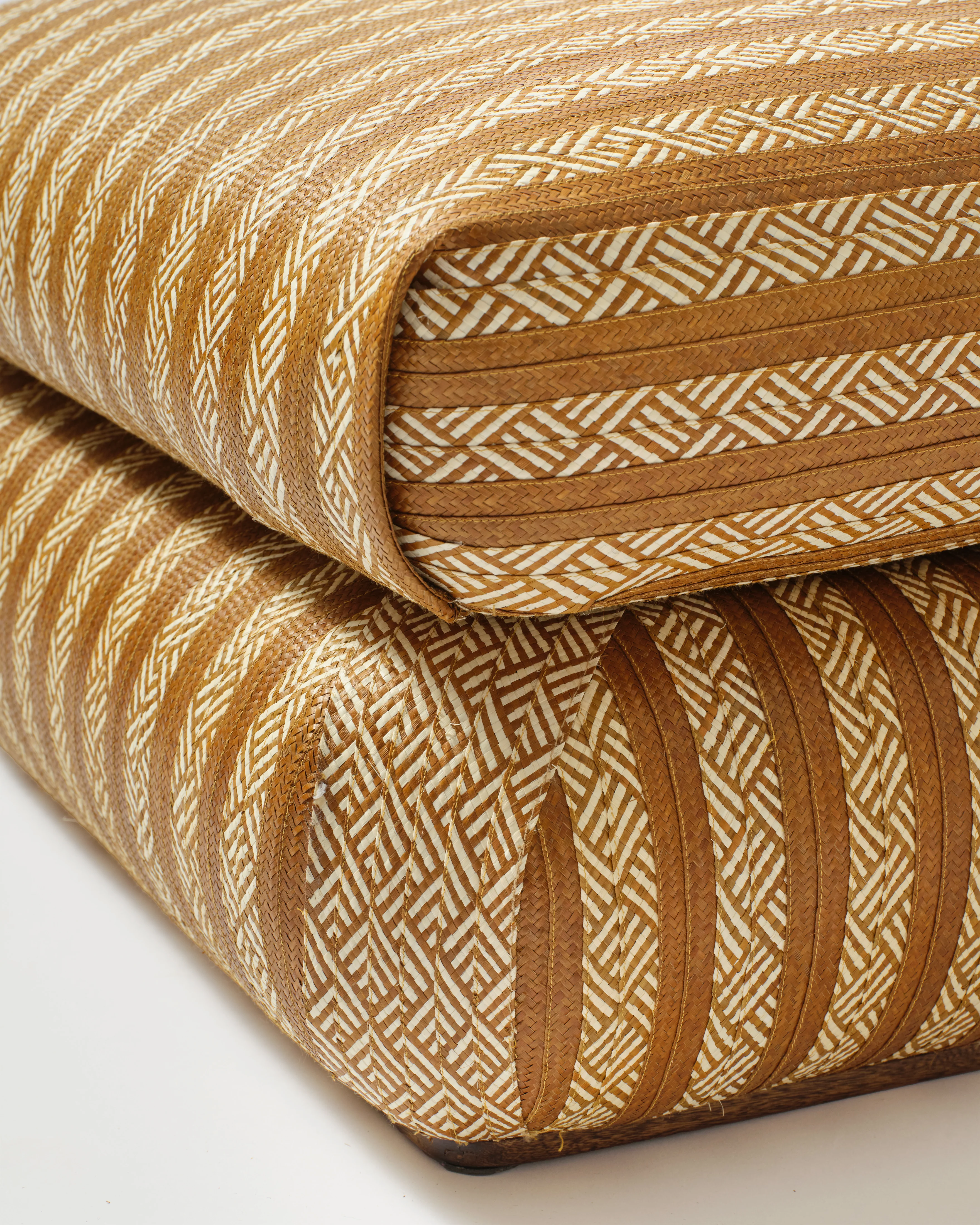 Magnetic Midnight Canaflecha Pouf, Natural Cream - Image 3