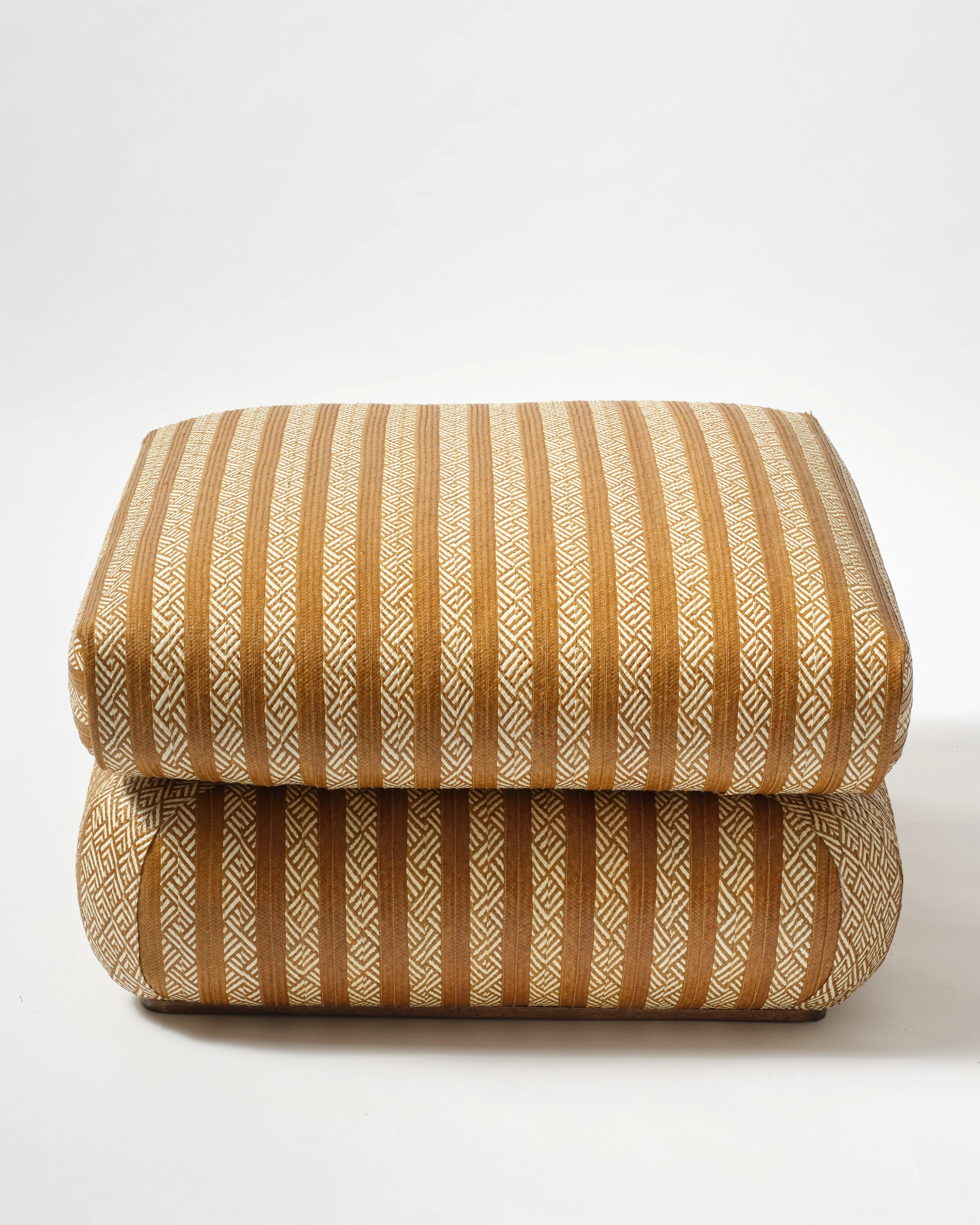 Magnetic Midnight Canaflecha Pouf, Natural Cream - Image 5