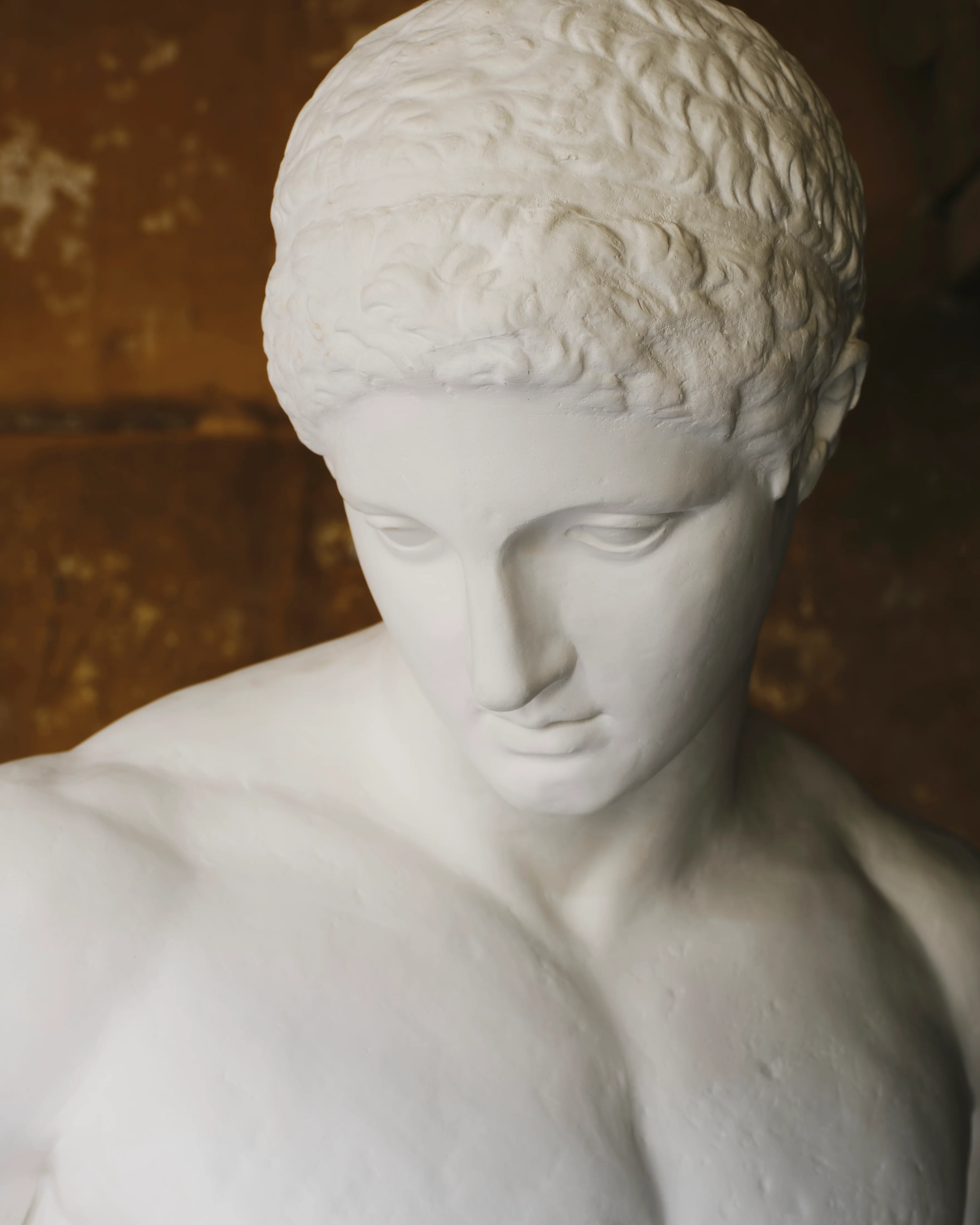 Discobolus Torso Fine Plaster Sculpture - Image 3