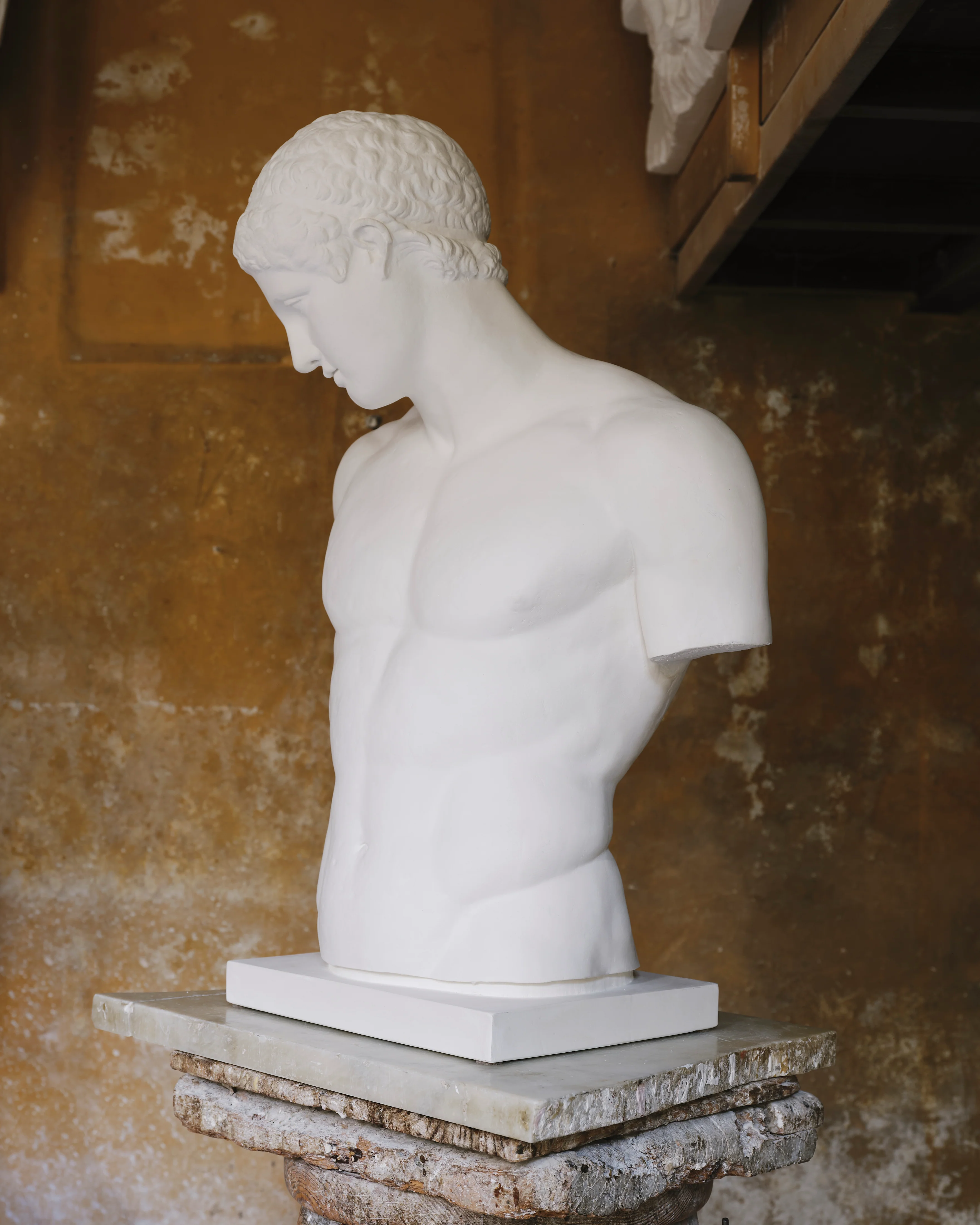 Discobolus Torso Fine Plaster Sculpture - Image 4