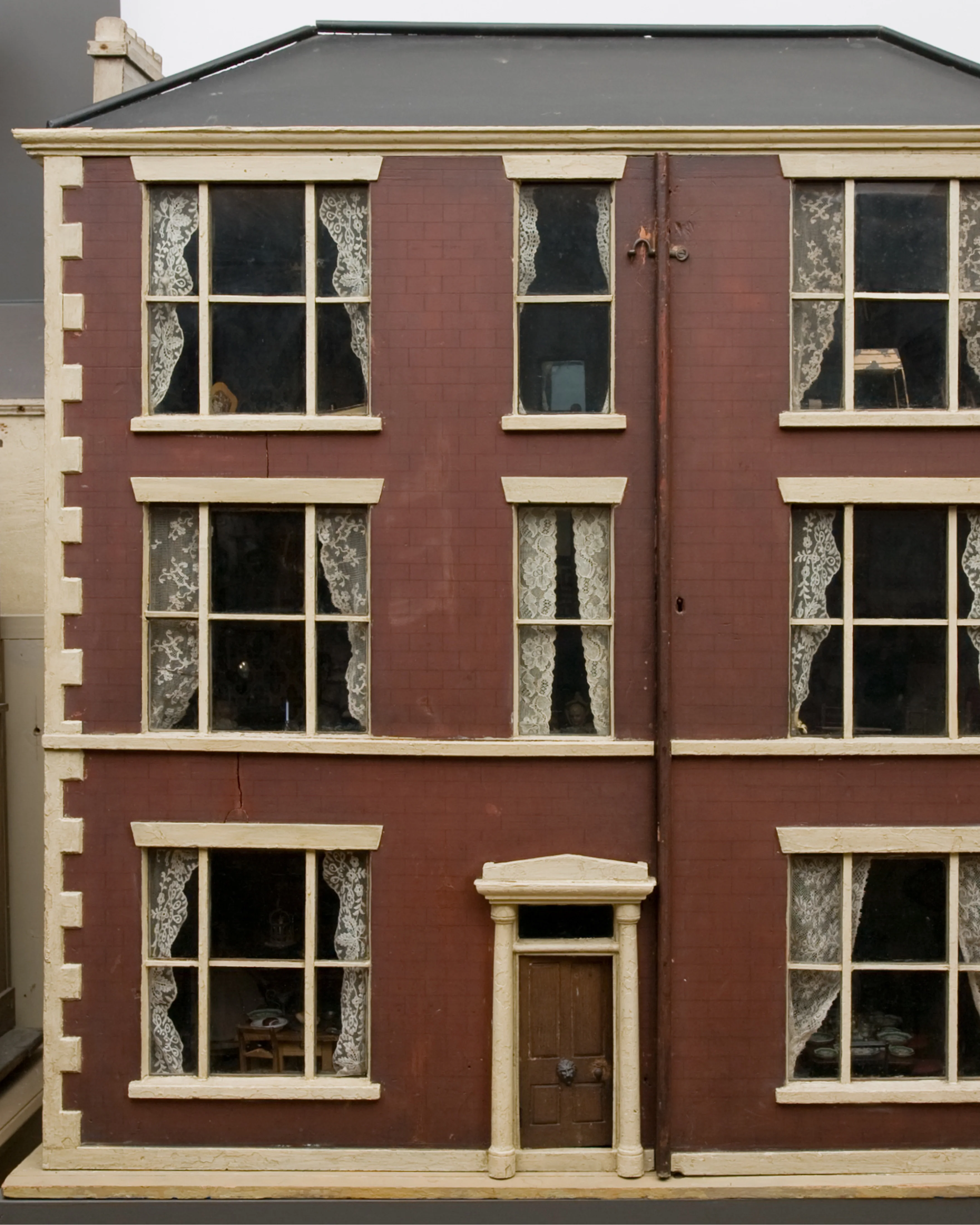 Family Dolls' Houses of the 18th and 19th Centuries - Image 4