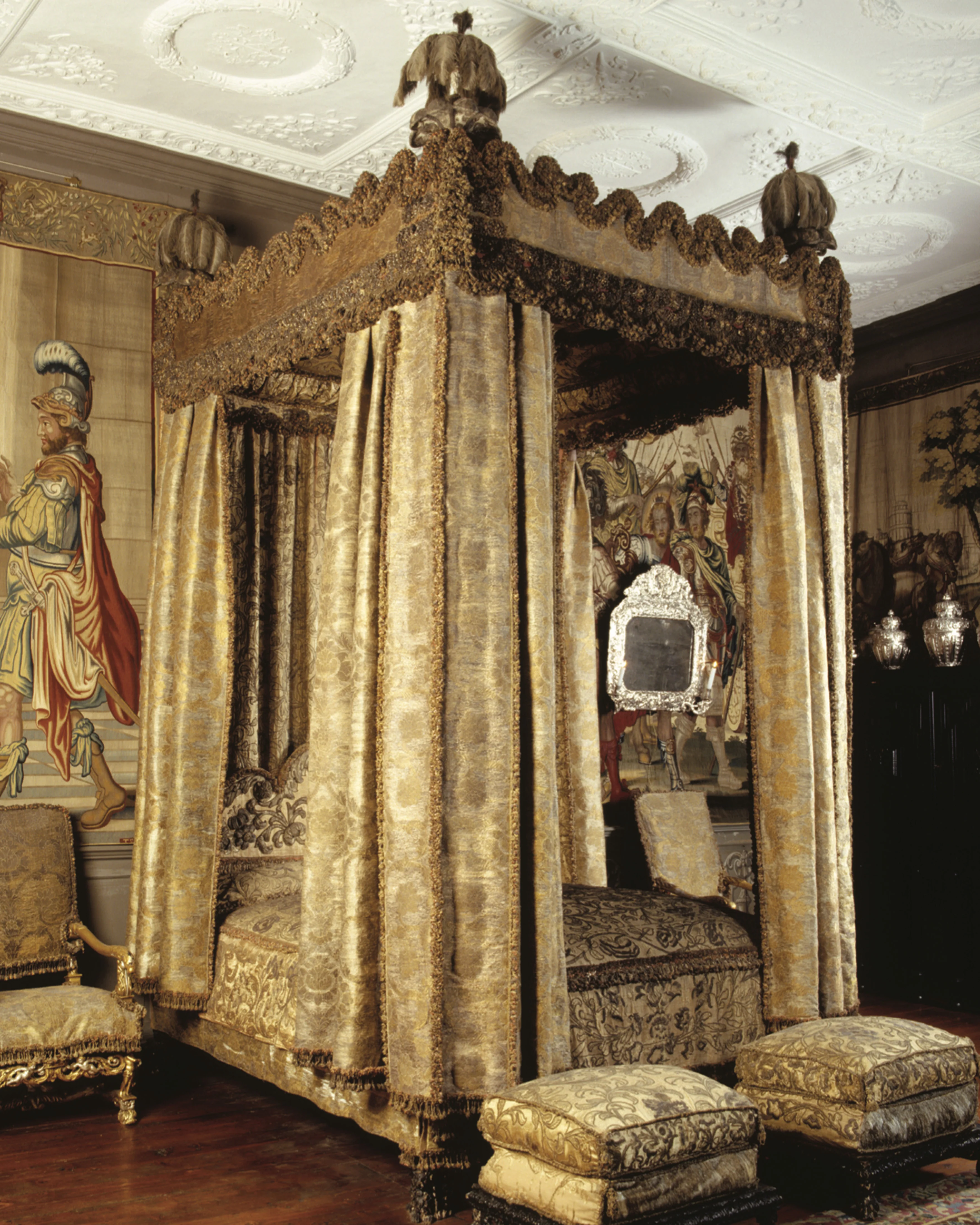 Fringe, Frog and Tassel: The Art of the Trimmings-Maker in Interior Decoration Annabel Westman - Image 2