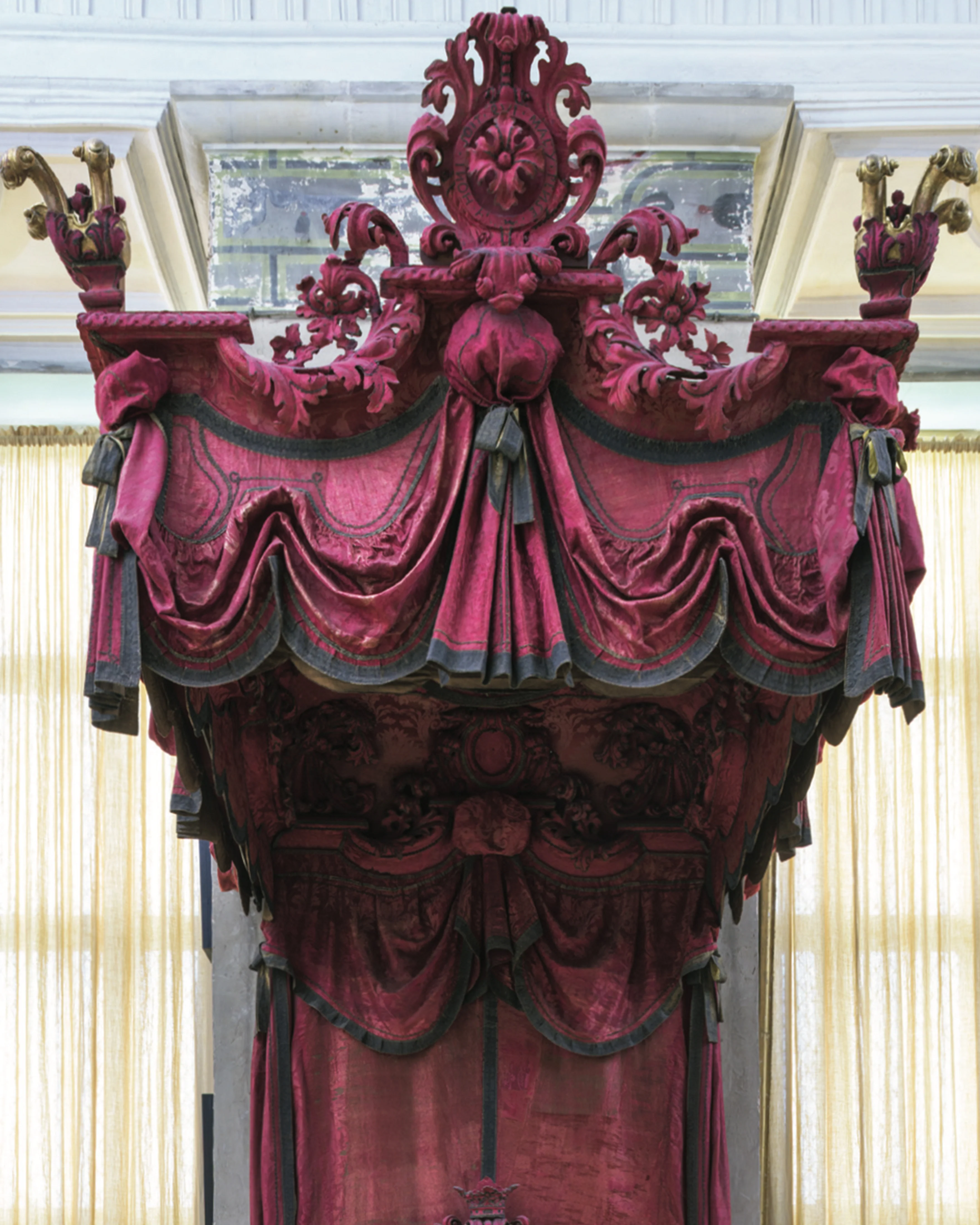 Fringe, Frog and Tassel: The Art of the Trimmings-Maker in Interior Decoration Annabel Westman - Image 3
