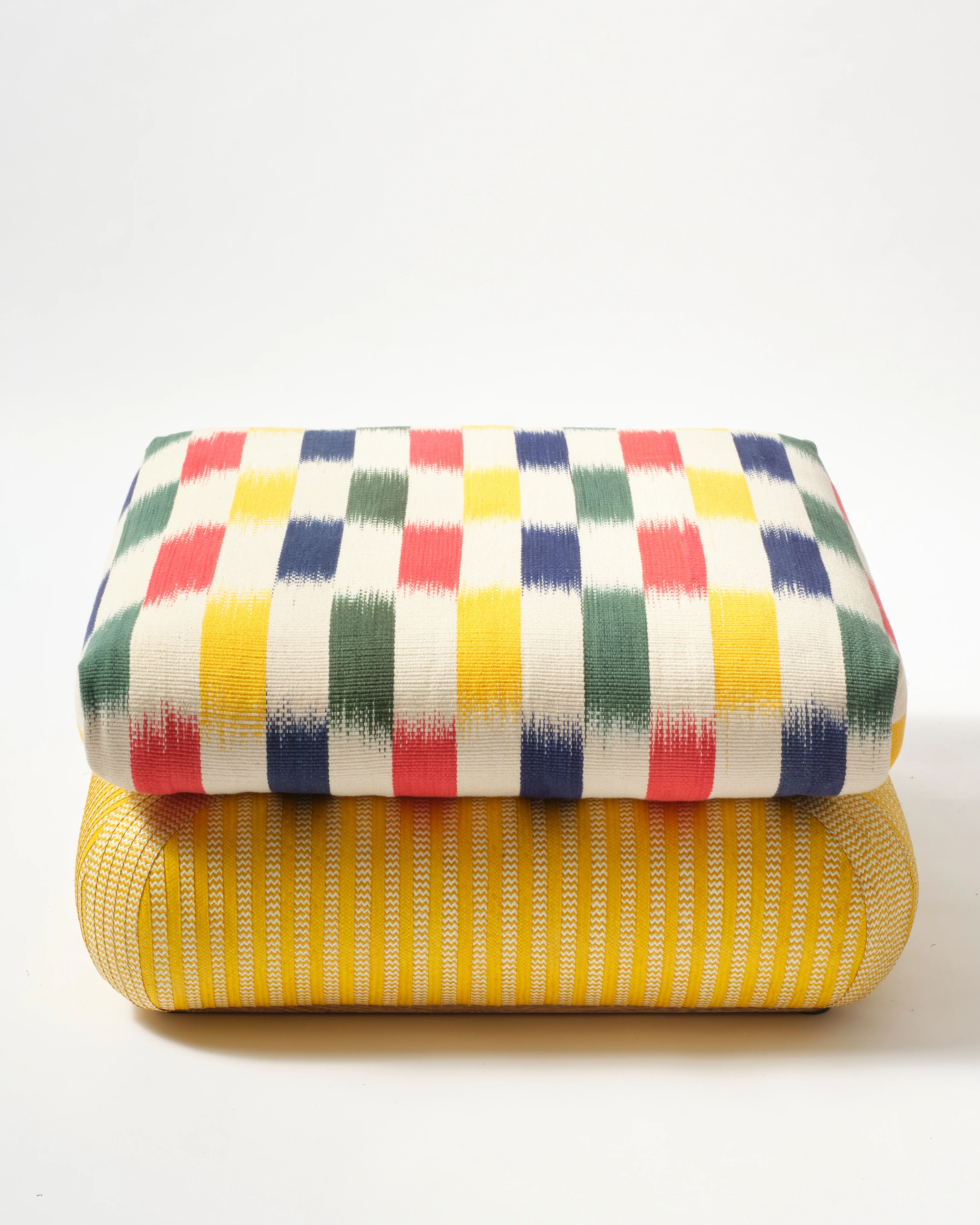 Magnetic Midnight Lampazo Pouf - Image 3