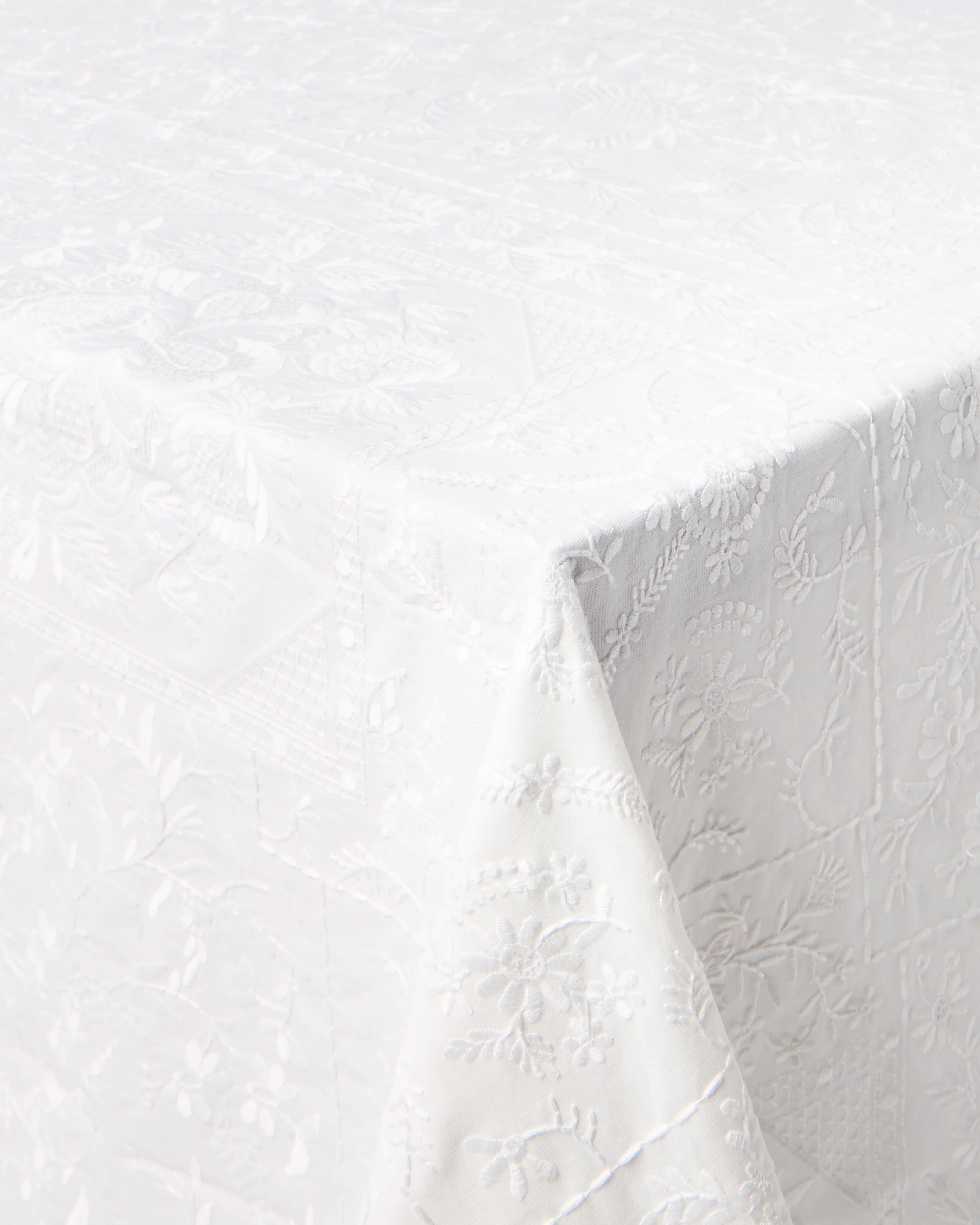 Ralph Lauren Home x Cabana, Williston Embroidered Tablecloth - Image 3
