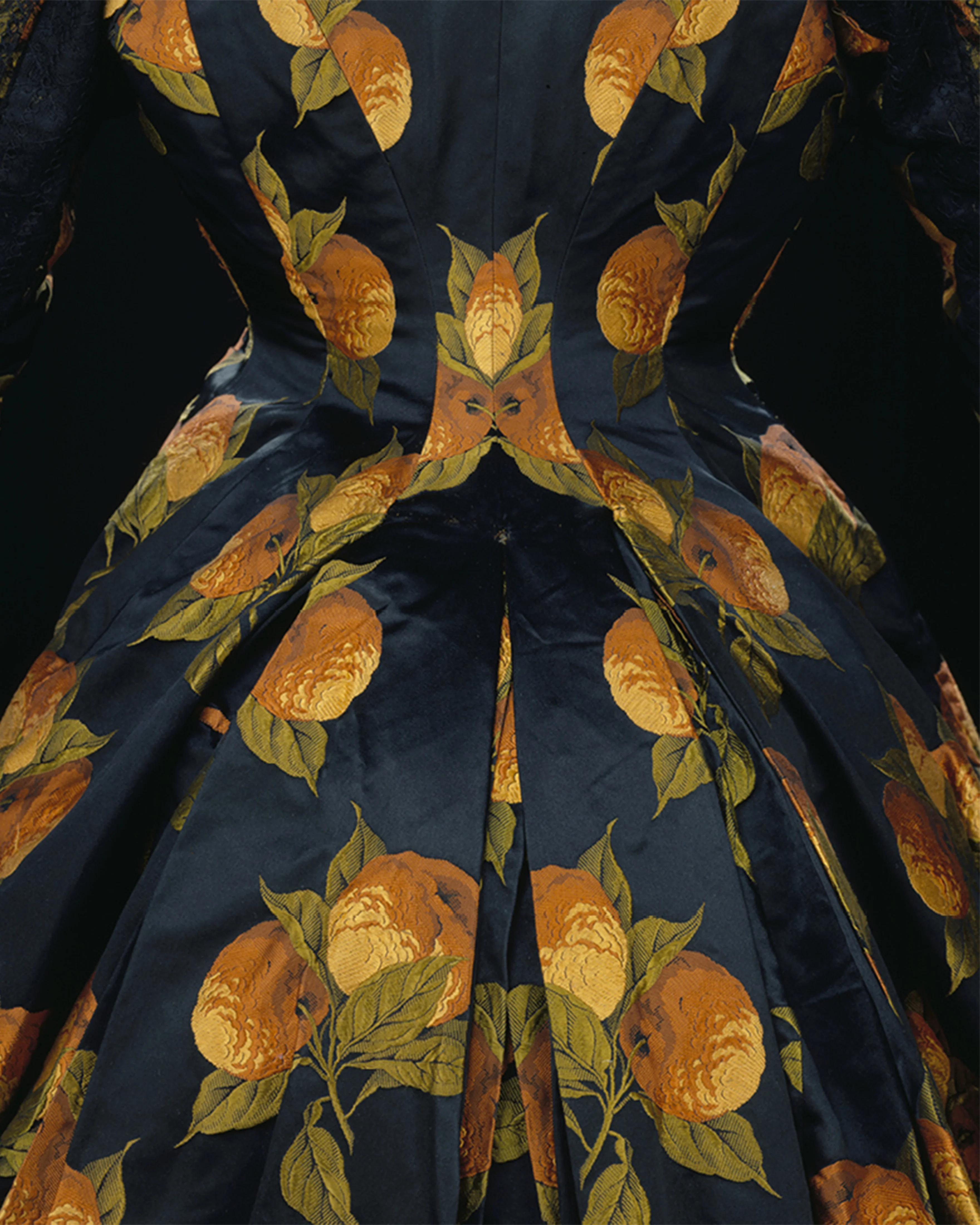 Silk: Fibre, Fabric and Fashion - Image 4