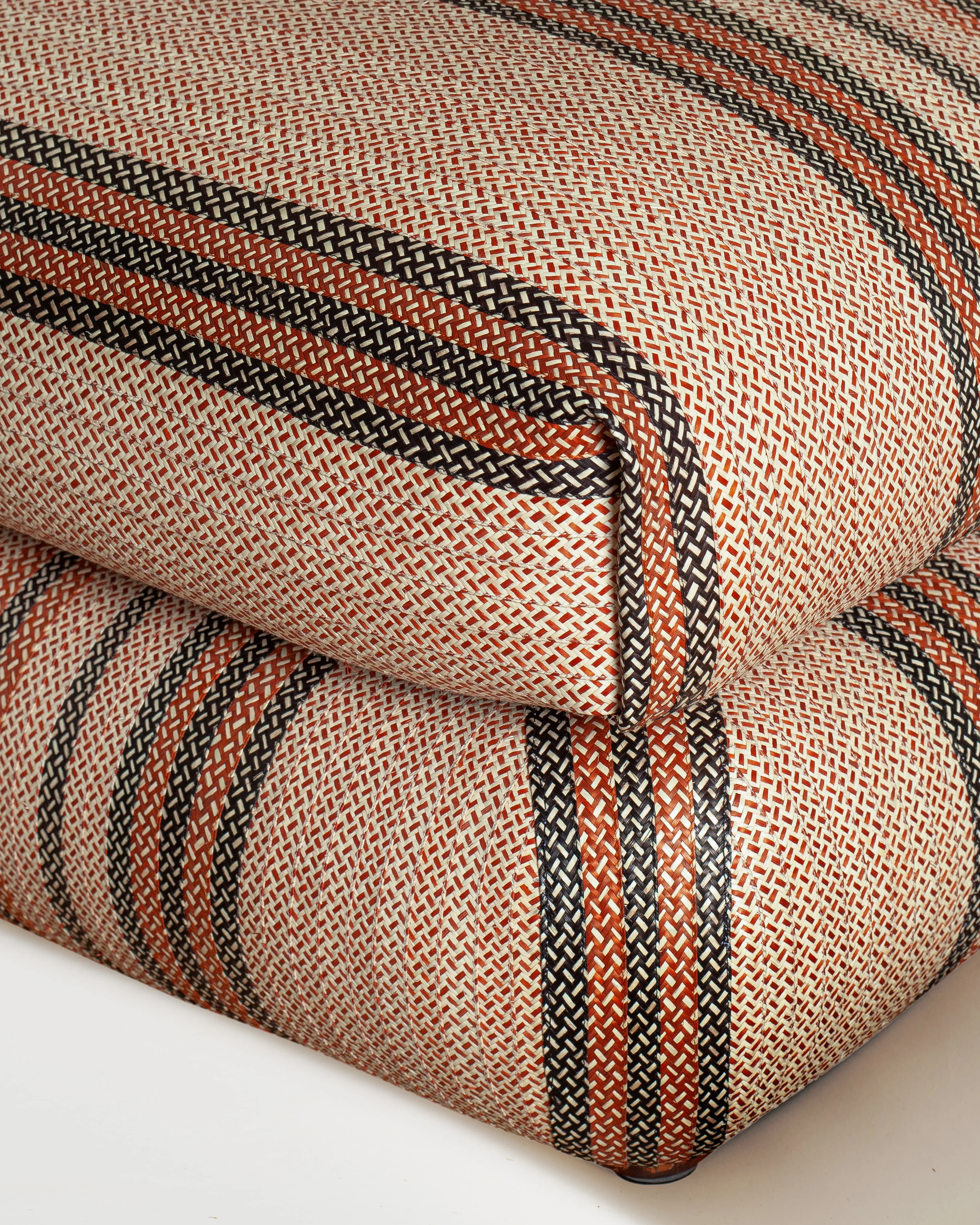 Magnetic Midnight CaƱaflecha Pouf, Natural Black - Image 4