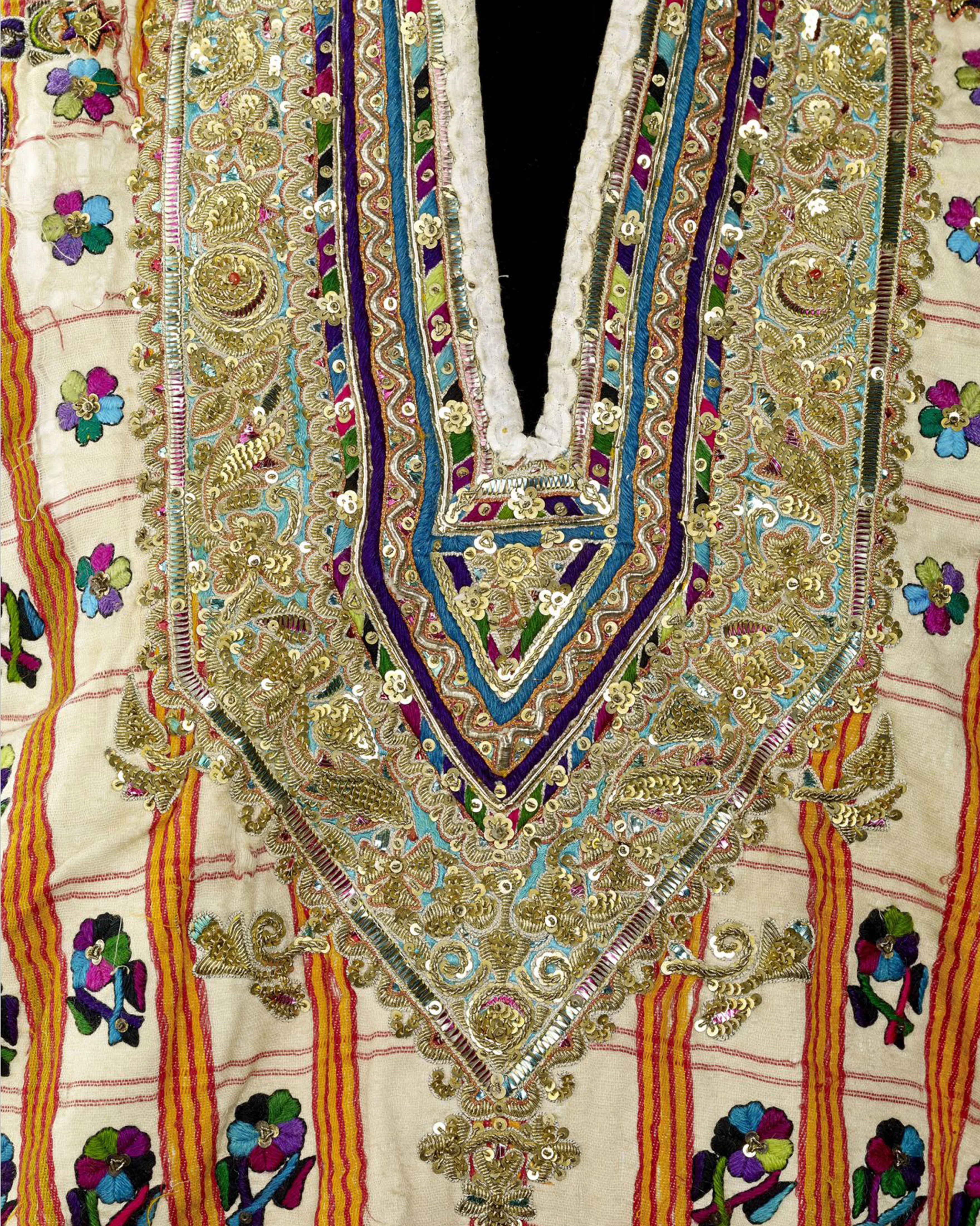 The Atlas of World Embroidery: A Global Exploration of Heritage and Styles - Image 3