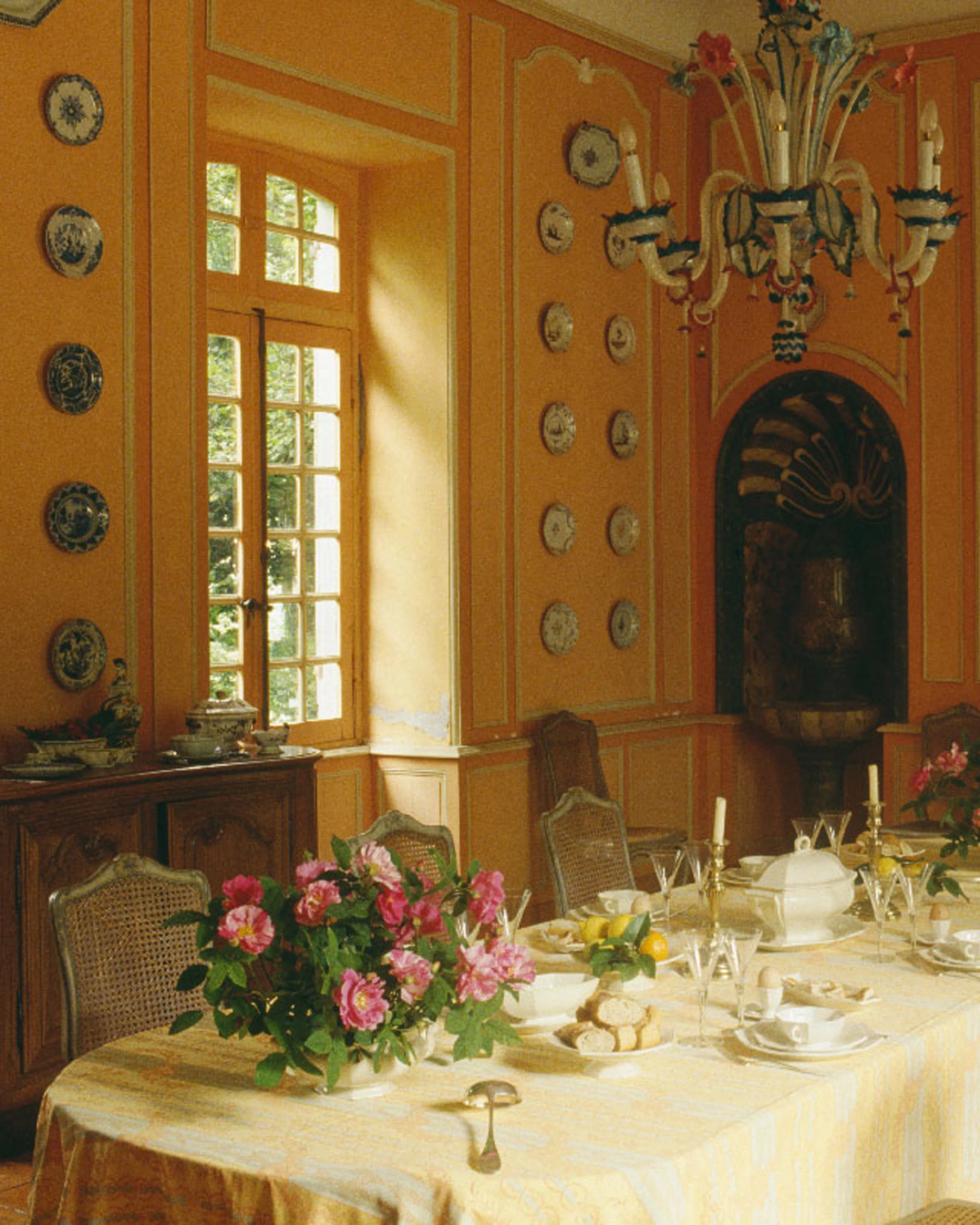 Under the Sun: Around the World in 21 Houses by Roland Beaufre - Image 3