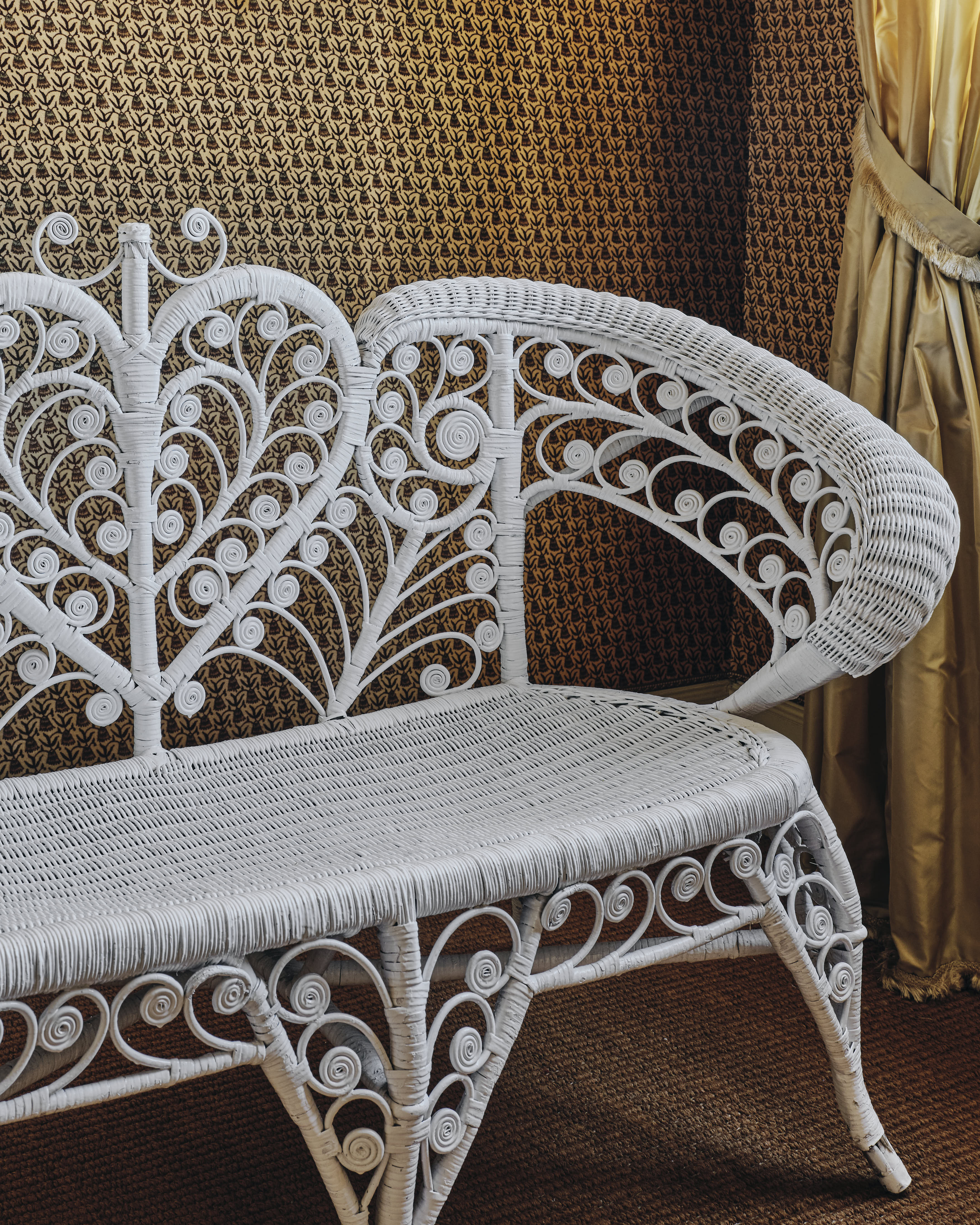 White Peacock-Back Settee & Mirror Set - Image 2